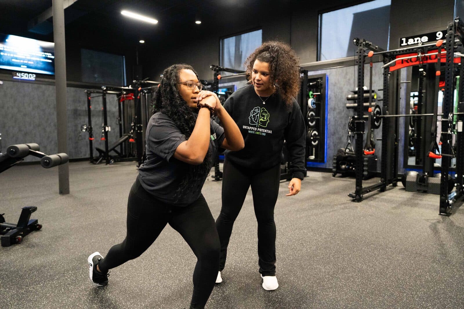 Taelor Moyer coaching a client through a training session